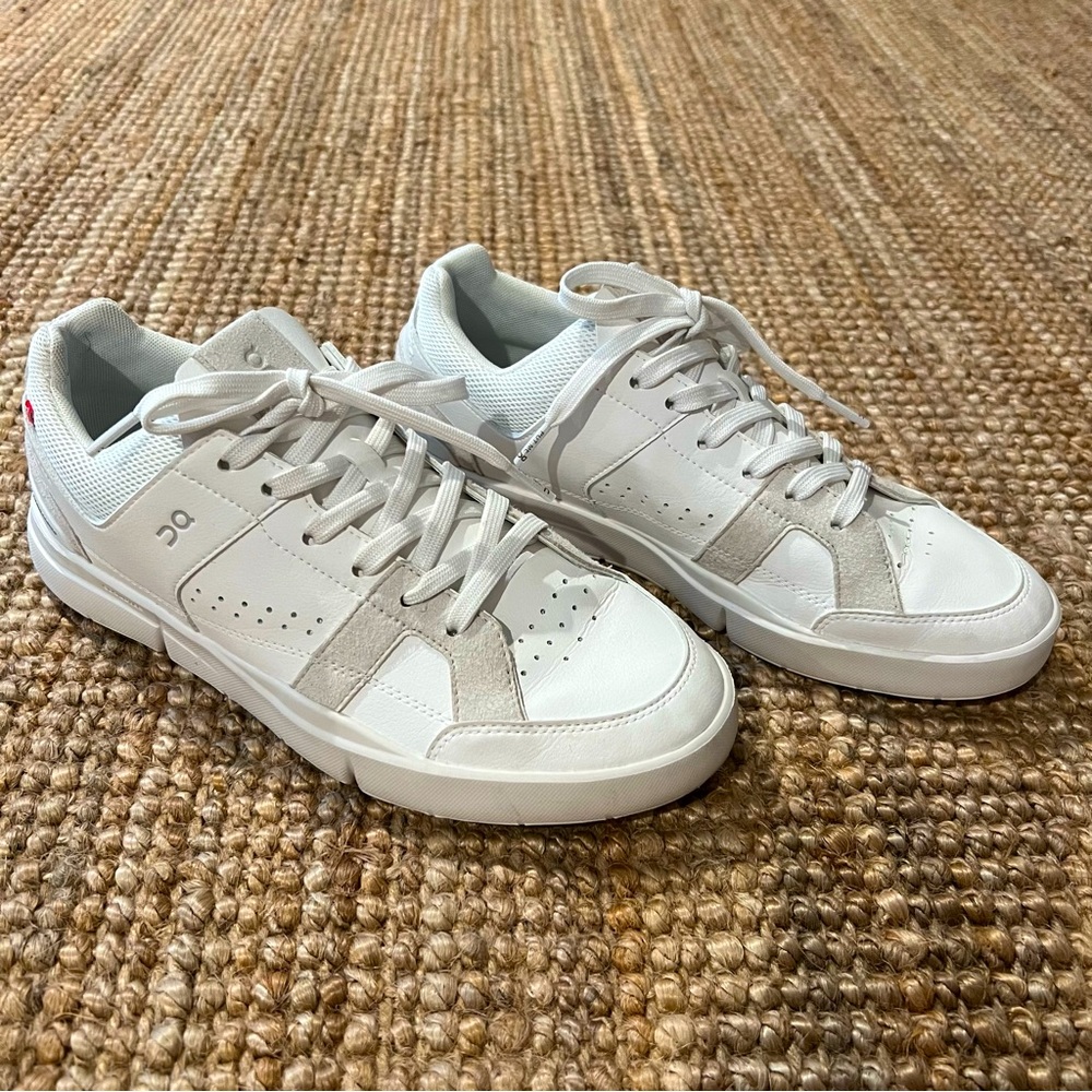 Womens On Cloud THE ROGER Clubhouse Tennis Sneaker in White | Sand